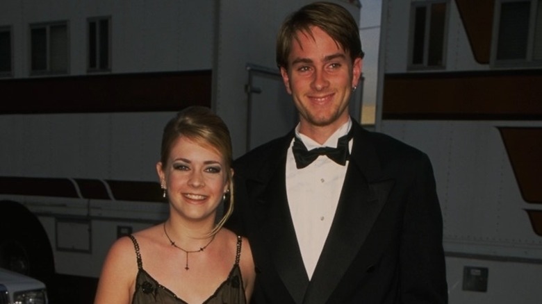 Melissa Joan Hart smiling at the 1997 American Music Awards